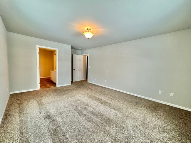 Building Photo - 2240 James Kelly Ln