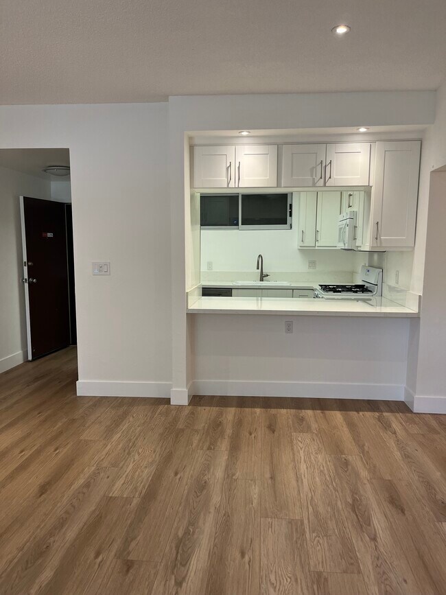 Building Photo - 729 S Hobart Blvd