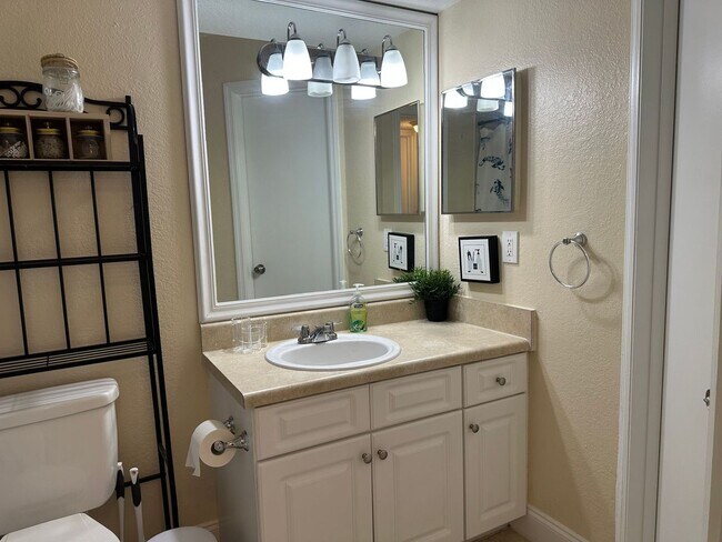 Building Photo - 2/2 Fully Furnished Condo in Orlando