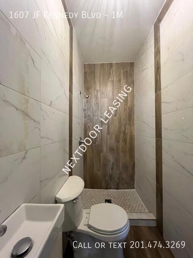 Building Photo - 1607 John F. Kennedy Blvd