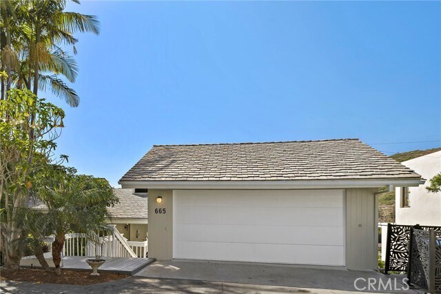 Building Photo - 665 Temple Hills Dr