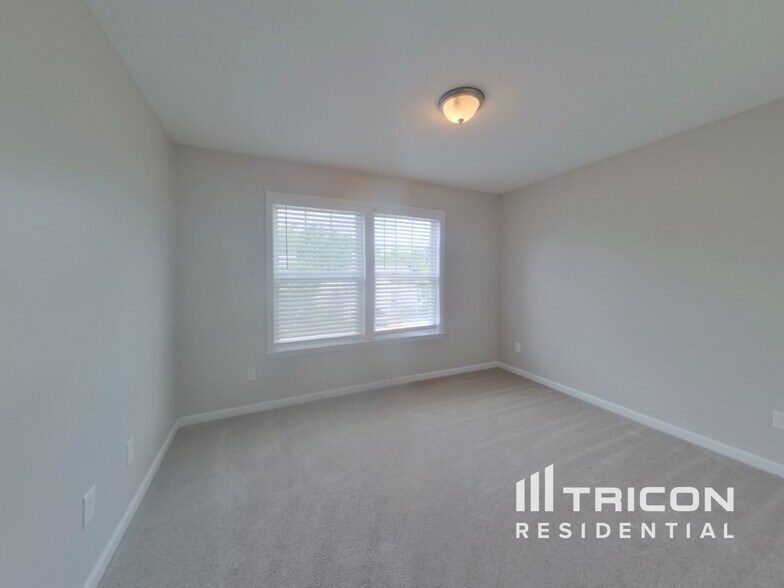 Building Photo - 606 Sawtooth Oak Drive