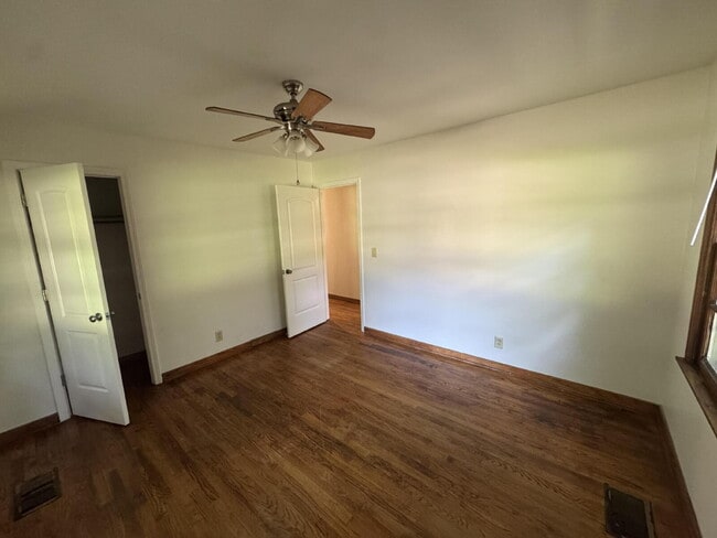 Building Photo - 3-Bedroom, 1 Bath Home Close to Downtown & MSU