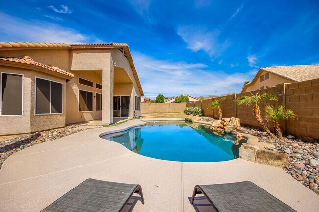 Building Photo - COMING SOON! Spacious 3 Bed, 2 Bath Home in Mesa