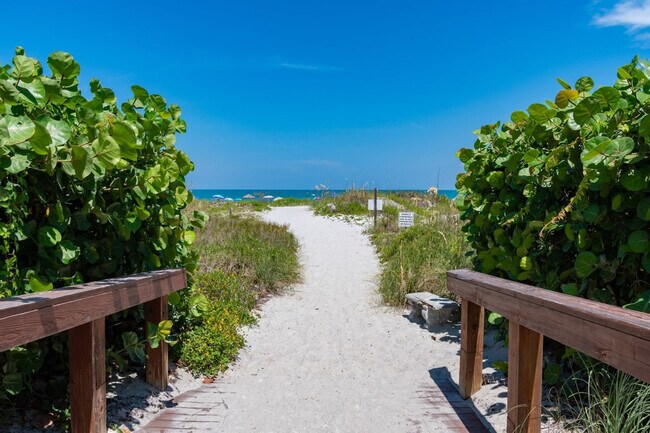 Building Photo - 39 Tulip Ave