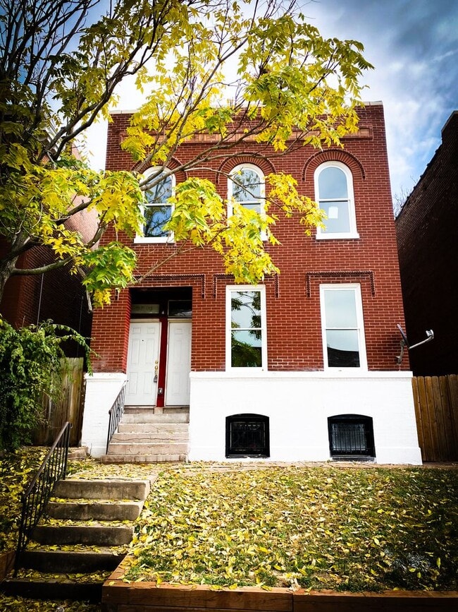 Building Photo - ALL ELECTRIC 2 Bed/1 Bath Apartment NEWLY ...
