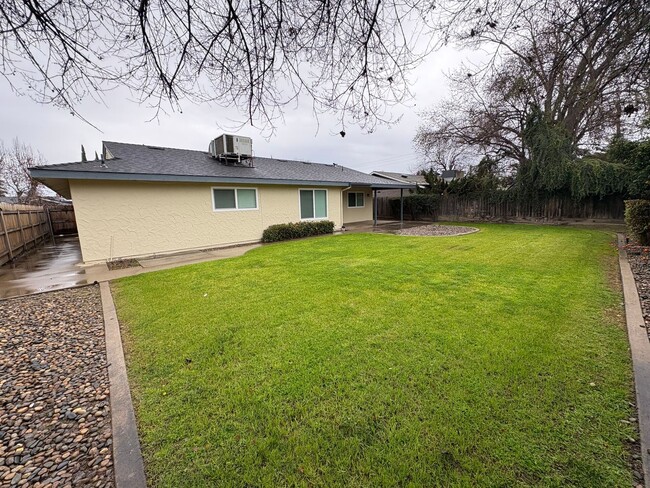 Building Photo - Spacious & Cozy Near Mountain View Elementary Home coming soon!