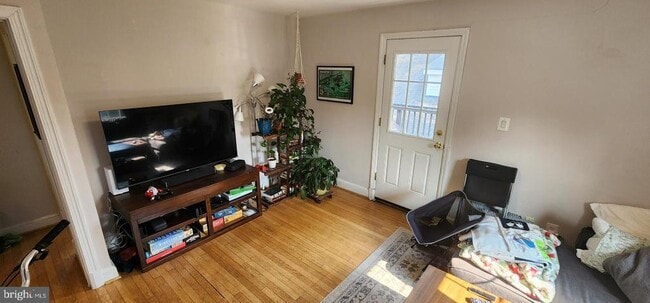 Building Photo - 1227 N Utah St