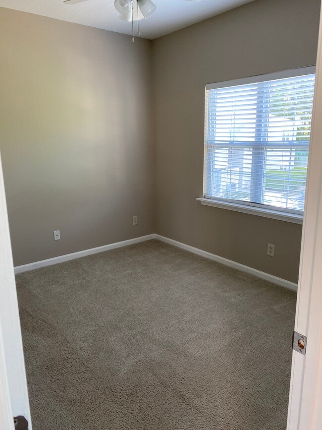 Building Photo - 4212 Sweetwater Blvd