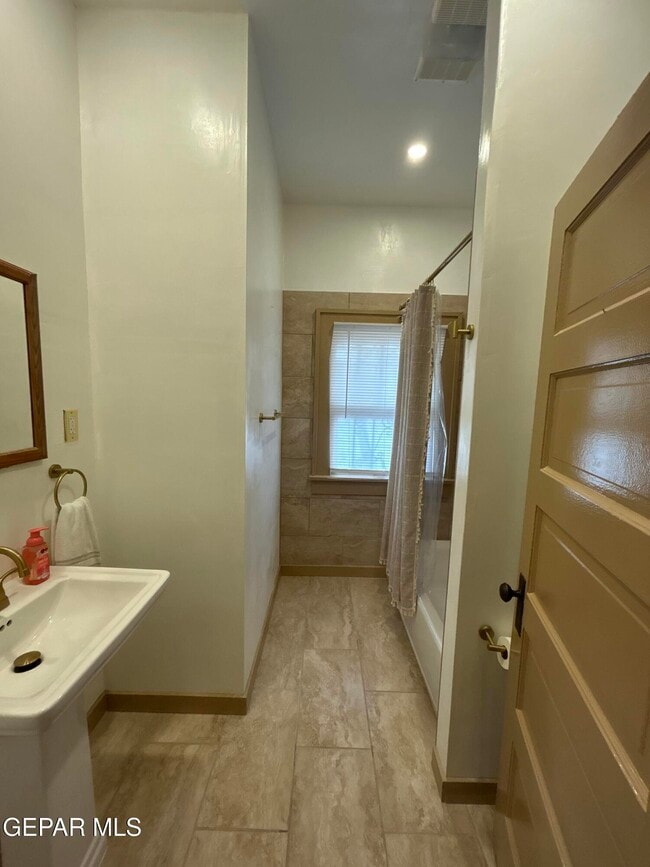 Building Photo - 1546 Upson Dr