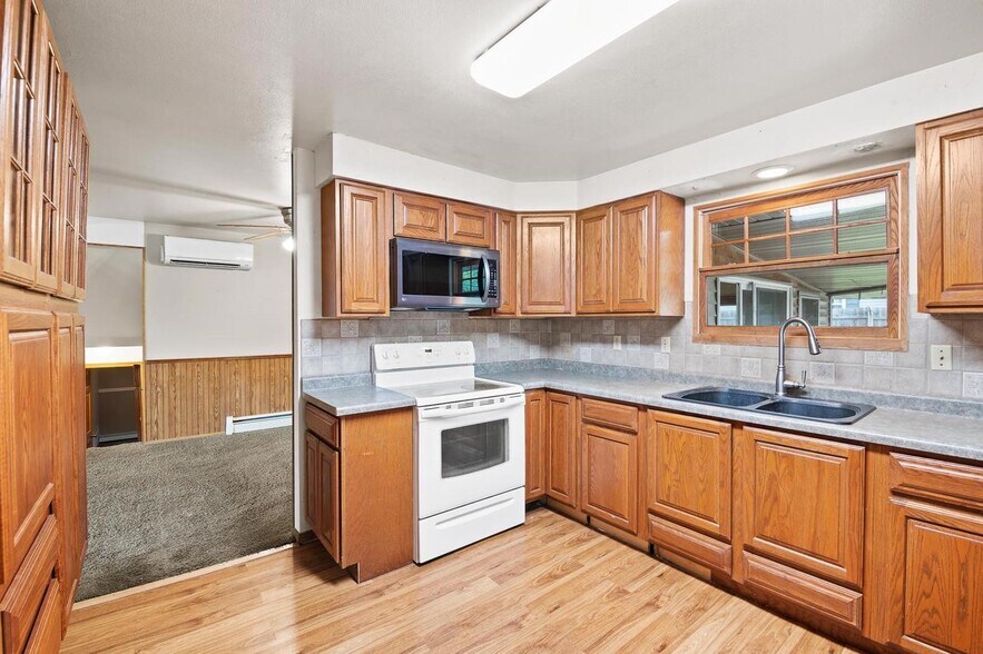 Building Photo - 1110 Lourdes Ave