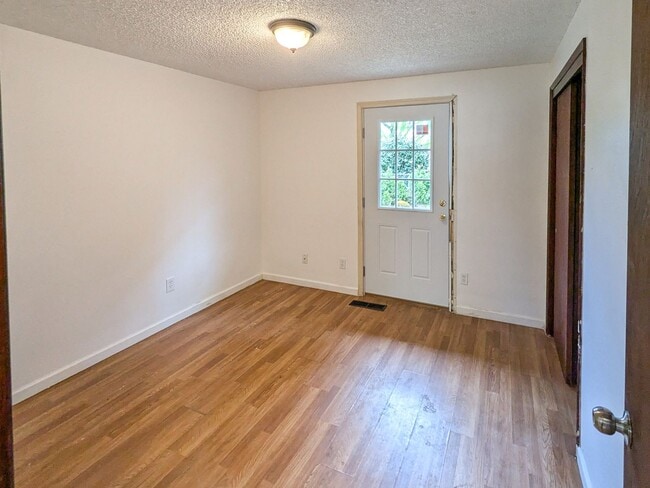 Building Photo - 2970 Phipps Ln NE