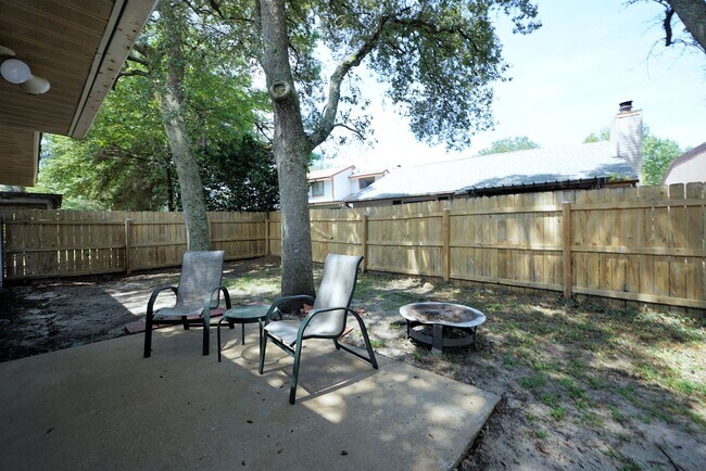Building Photo - 104 Cedar Ridge Way