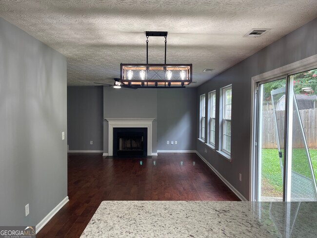 Building Photo - 116 Village Trce