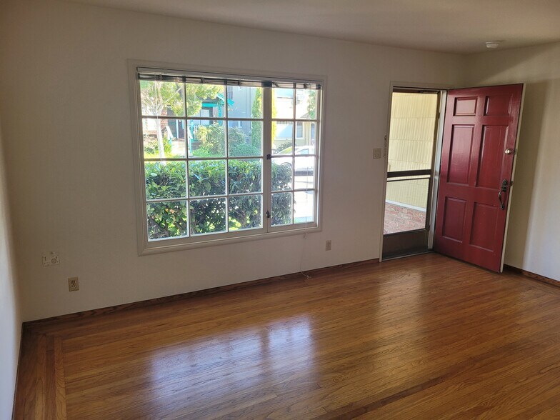 Building Photo - 5363 James Ave