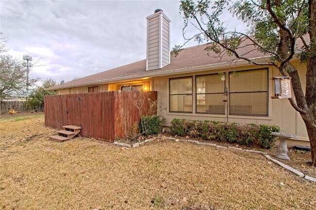Building Photo - 1007 Markham Ln