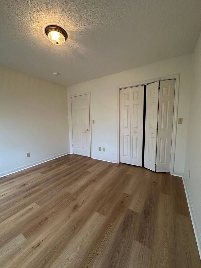 Building Photo - 2 Bedroom / 1 Bath Home Kingsport TN