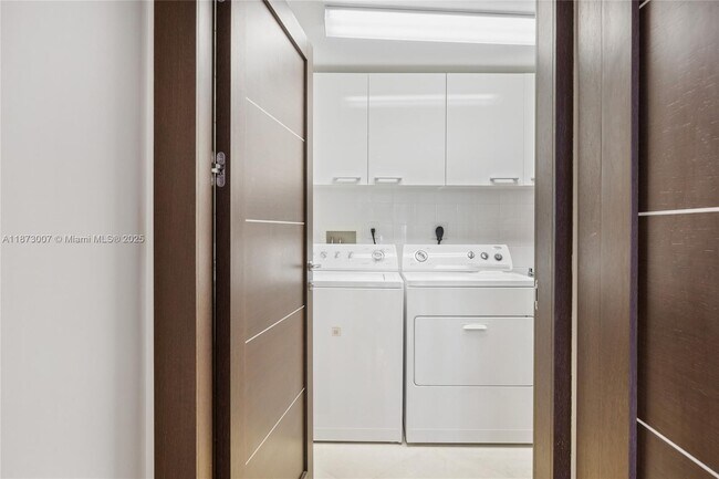 Building Photo - 17201 Collins Ave