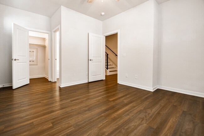 Building Photo - 605 Whitham Ave