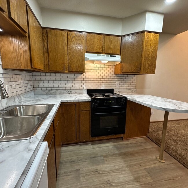 Building Photo - Stylish 1-Bedroom Apartment with Luxurious Updates in a Serene Setting