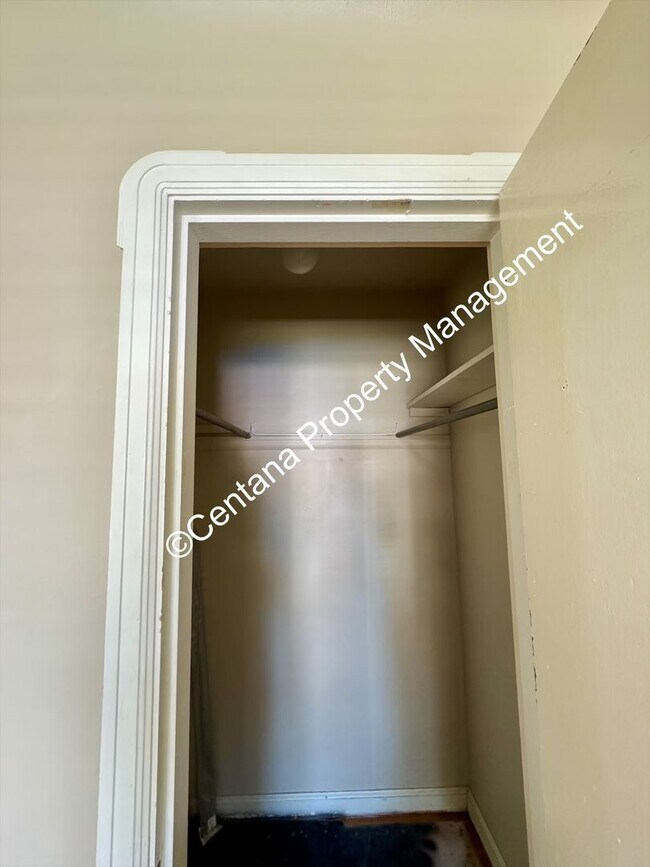 Building Photo - $500 off first months rent on 3 bed 2 bath...