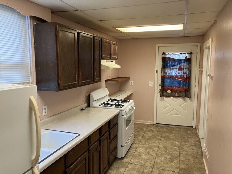 Building Photo - 1003 3rd St S