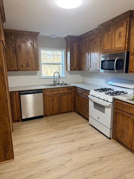 Building Photo - 6003 Sayle St