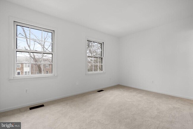 Building Photo - 119 E Main St