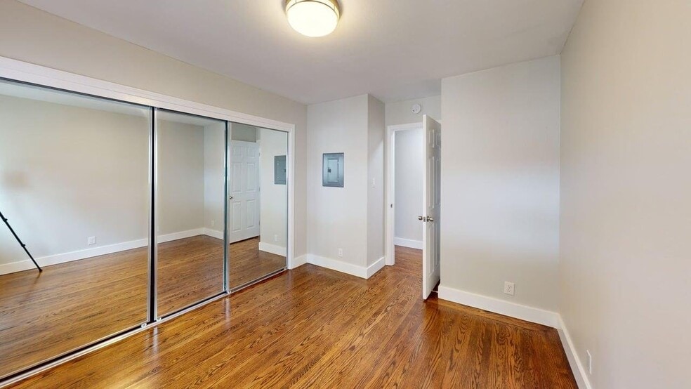 Building Photo - 2060 Santa Clara Ave