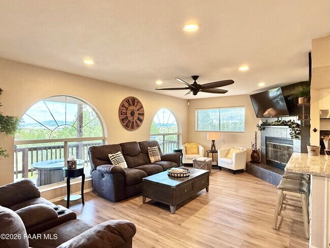 Building Photo - 4871 Butterfly Dr