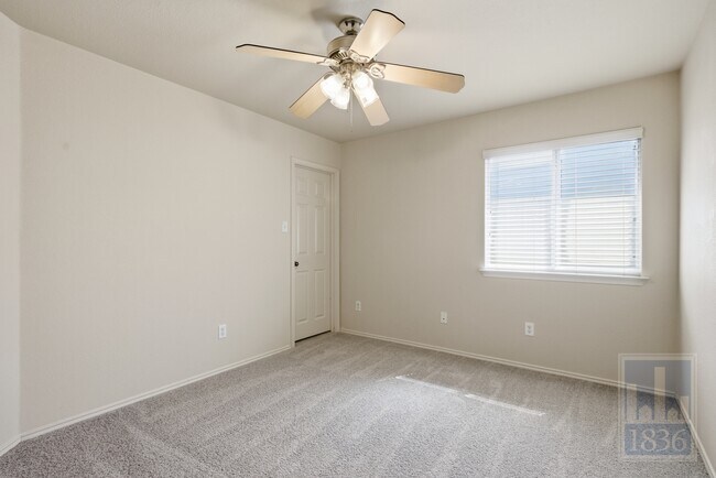 Building Photo - 10520 Fosseway Dr