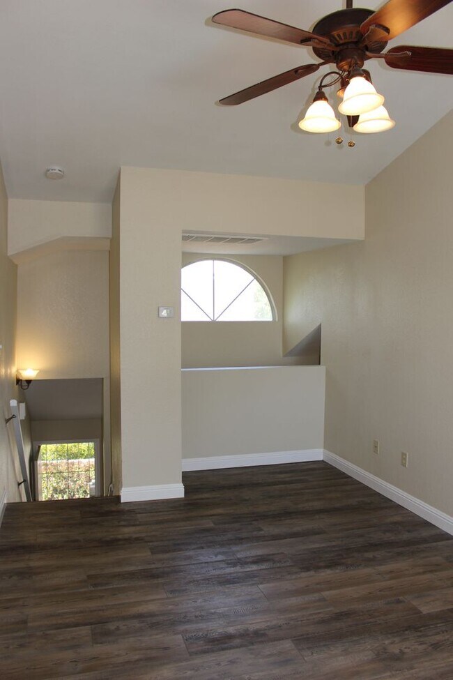 Building Photo - 2600 Brookside Dr