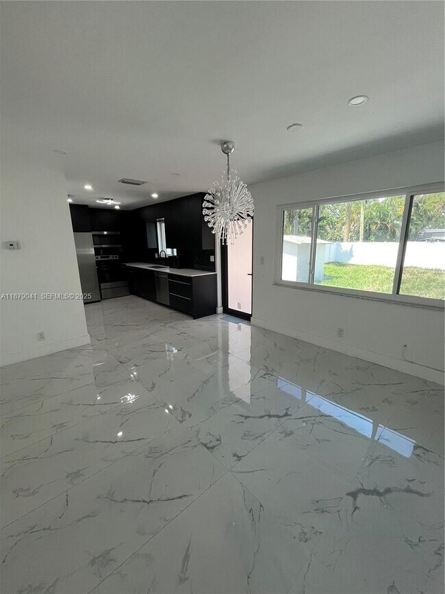 Building Photo - 1443 Harding St