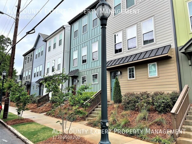 Building Photo - Like New Townhome Awesome Downtown Location