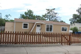 Building Photo - 3 BR/ 1 BA Ranch home in Commerce City!