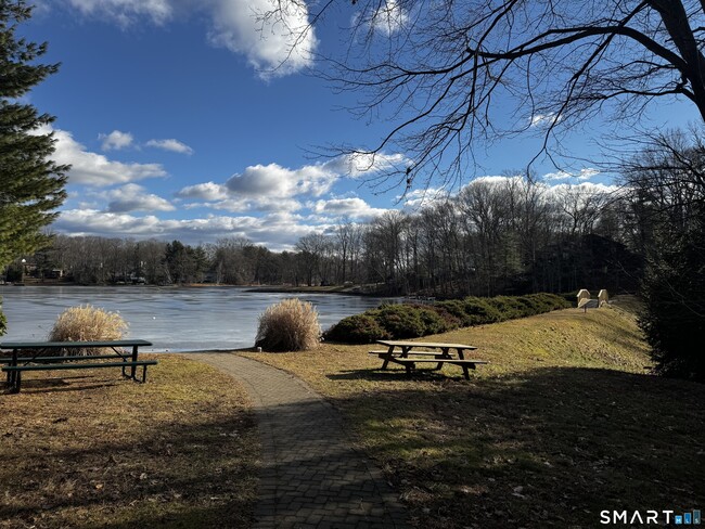 Building Photo - 6 Redcoat Ln