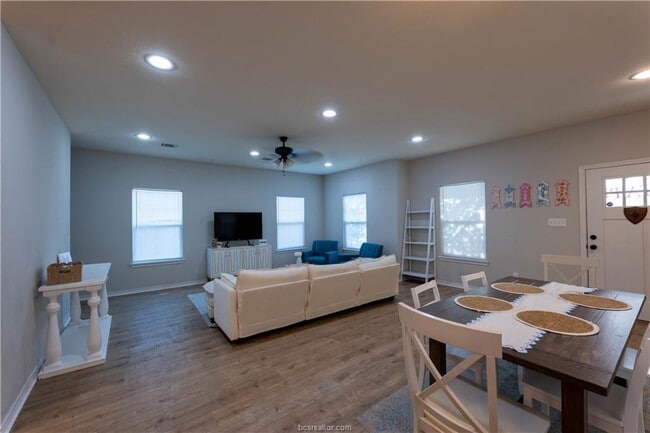 Building Photo - 1133 Oney Hervey Dr