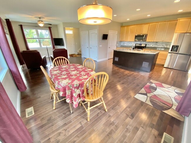 Primary Photo - 2 Bedroom Home in Williston VT Available 1...