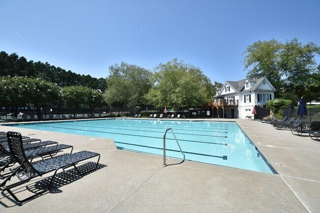 Building Photo - 3190 Serenade Ct