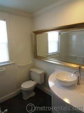 Building Photo - 111 E Blenkner St