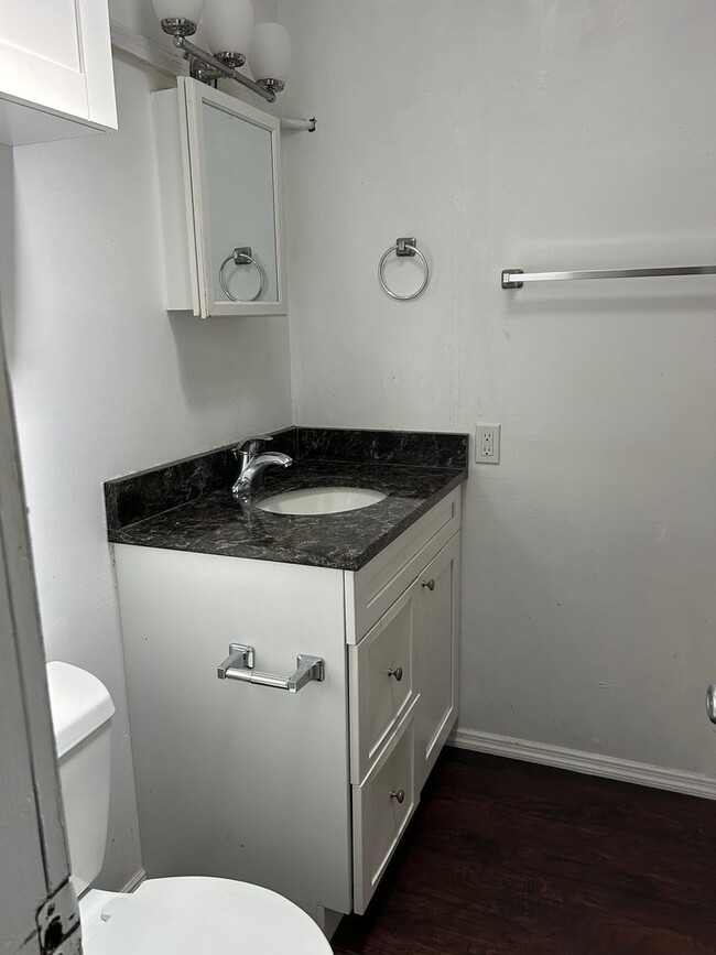 Building Photo - Mobile Home in Sarasota Lakes and Rv
