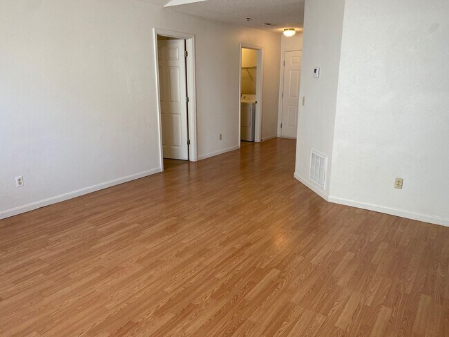 Building Photo - Condominium in FoxPointe