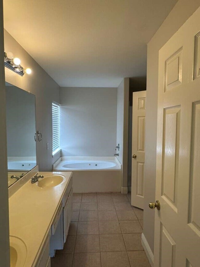 Building Photo - 18203 Winding Timbers Ln