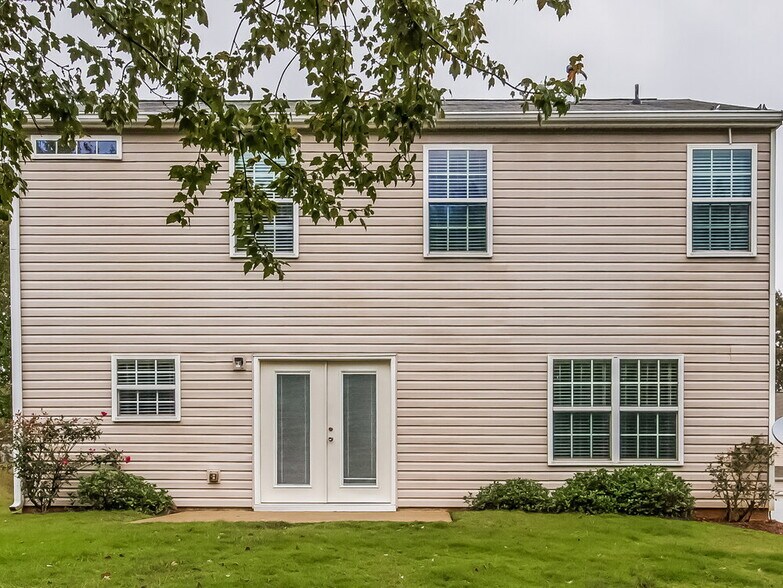 Building Photo - 120 Holly Mill Village Dr
