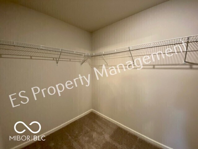 Building Photo - 2608 W Kings Cyn Dr
