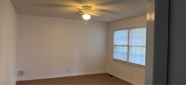 Building Photo - 2721 Clayton Dr NW