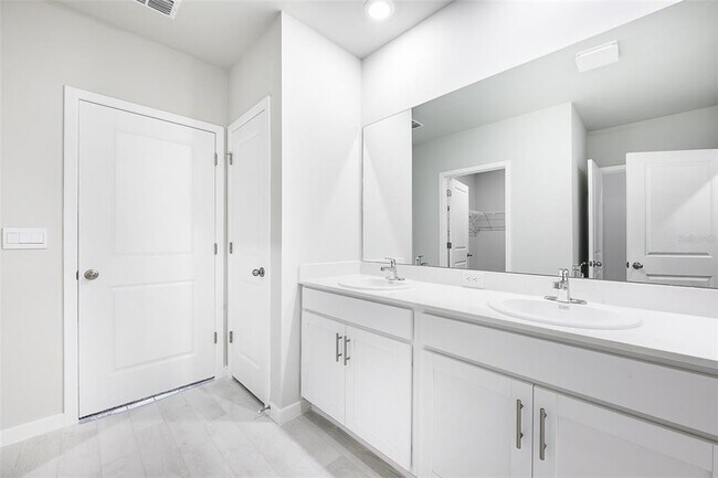 Building Photo - 25110 Alcazar Dr