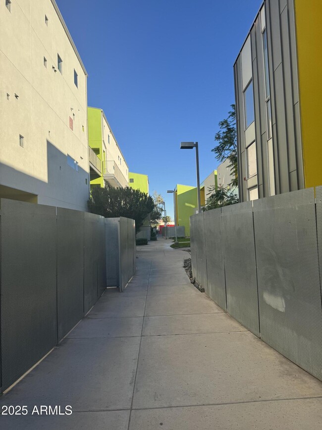 Building Photo - 1111 W University Dr