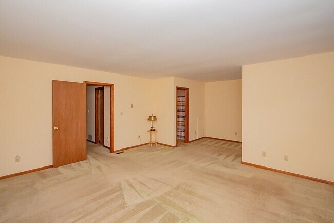 Bedroom 1 unfurnished room - 7 Clubhouse Dr