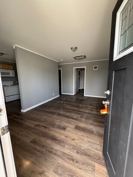 Building Photo - 316 Laurel Ave
